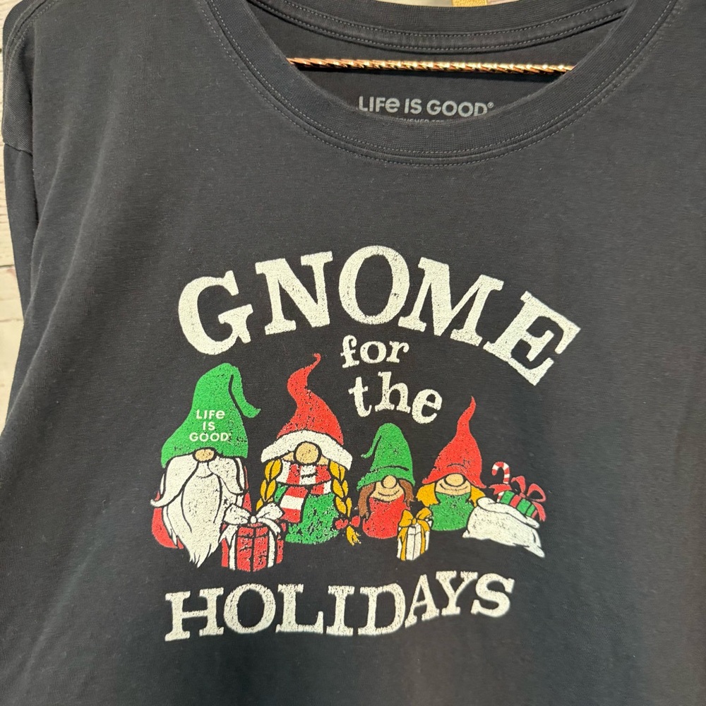 Life Is Good Crusher Tee - Gnome for the Holidays